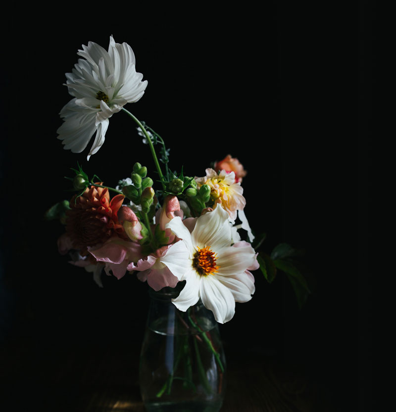 Blumenarrangement — Tiefe und Stärke